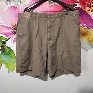 Roundtree & Yorke Causal Mens Chino Shorts Tan Cotton Blend Size 44 Relaxed Fit